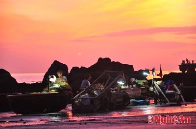 Bình minh trên bến cá