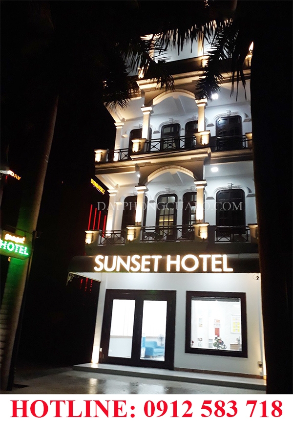 tong-the-khach-san-sun-set-cua-lo