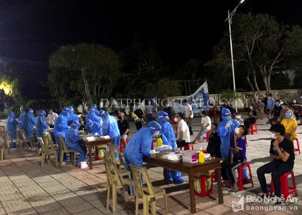 Nghi Lộc: Lấy mẫu hàng nghìn người dân liên quan đến các ca nhiễm Covid-19 mới